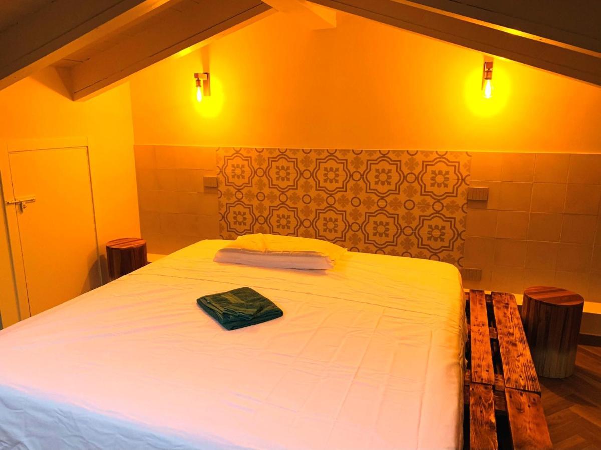 Charming Attic Apartment With Balcony & Swimming Pool Desenzano del Garda Exterior foto
